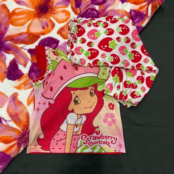 Other - Little Girls Strawberry Shortcake Pajama Set